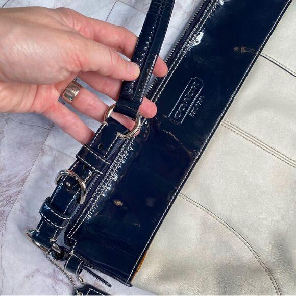COACH Y2K Era Laura Hobo Style Cream Leather and Navy Patent Trim Handbag - Picture 8 of 16